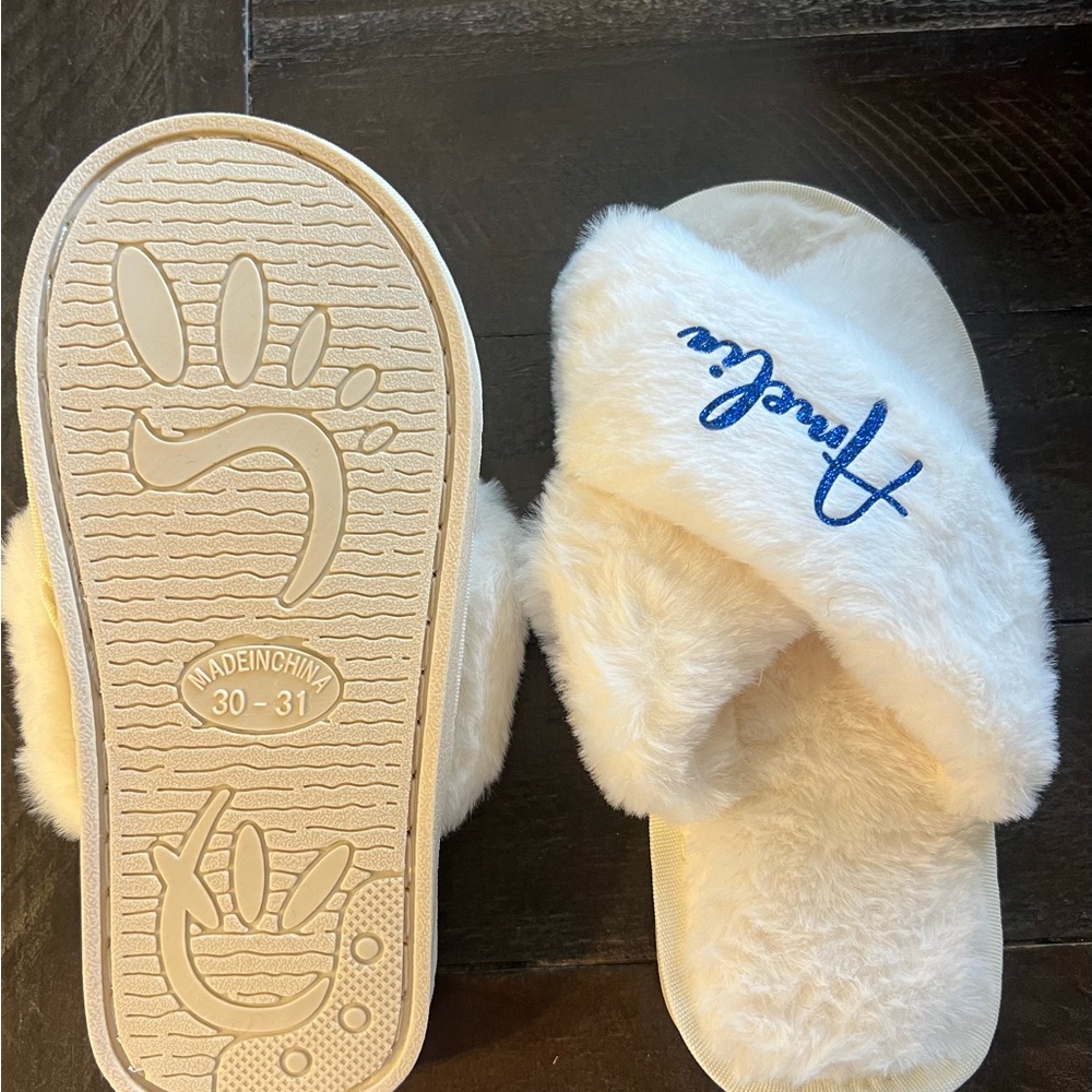 Fuzzy White Slippers with Embroidered Detail